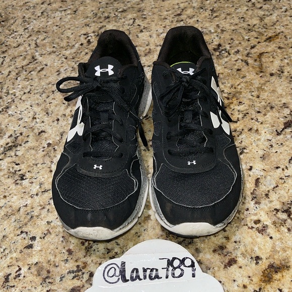 Under Armour Micro G Assert